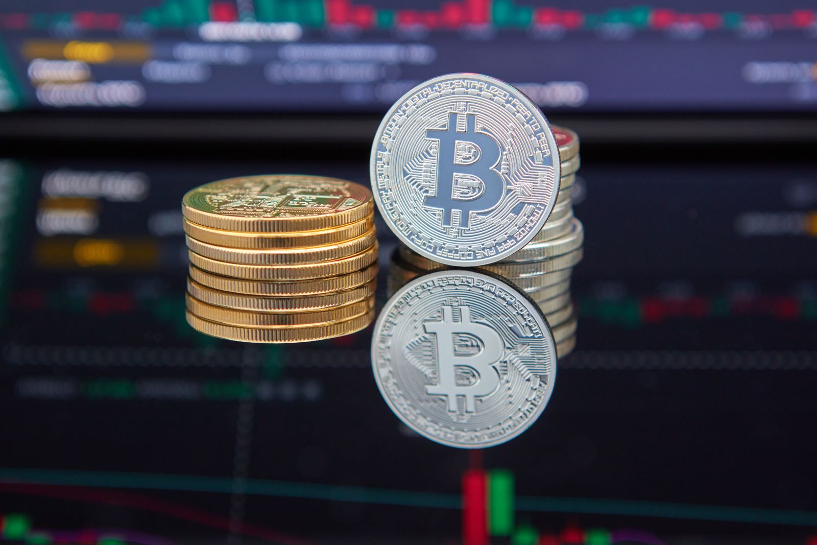 Bitcoin 77.000 doların altına düştü — savaş paniği fırsat penceresi, ETF'ler hâlâ alıyor